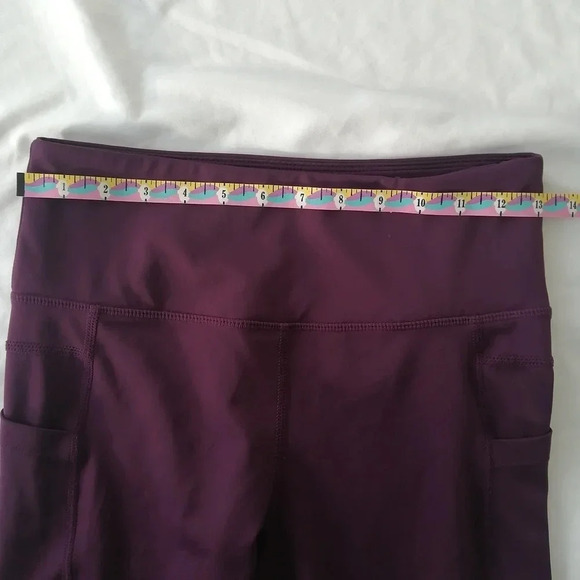 Zyia Pocket Light 'n Tight Crop Leggings in Plum Purple Size 6-8 - Picture 15 of 16